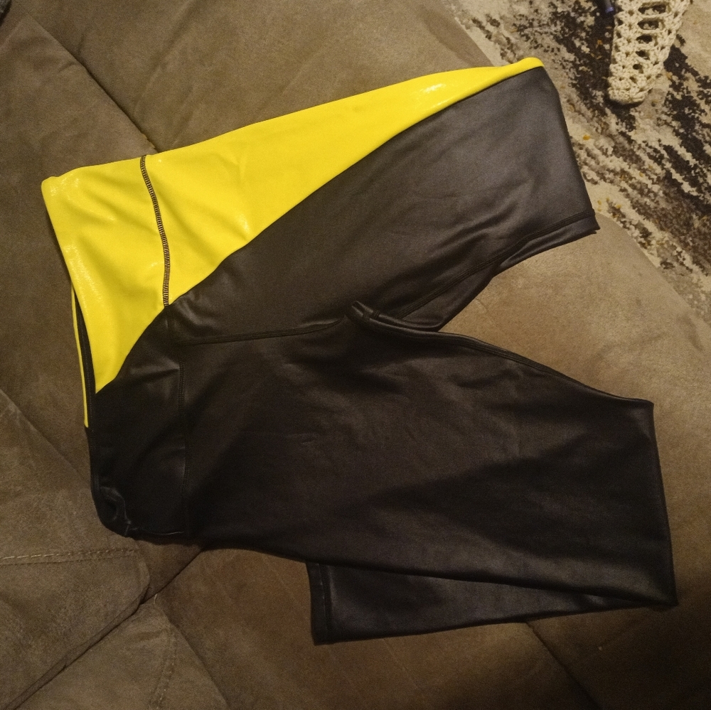 Zyia Black and metallic yellow light n tights